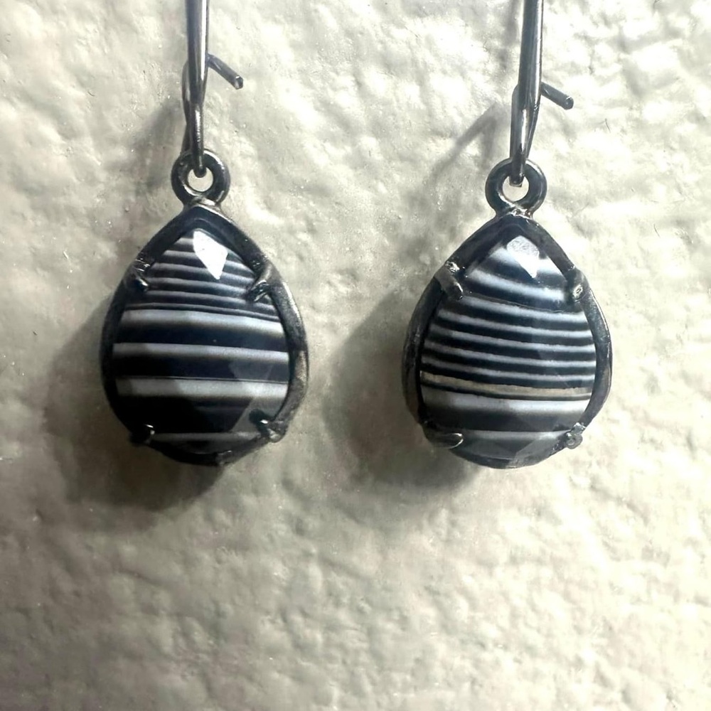 Kendra Scott Black Banded Agate and Gunmetal Dee earrings